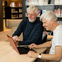 Oefenen met de computer, tablet of telefoon en internet