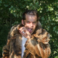 Theatervoorstelling De wolf is terug - Harro van Lien