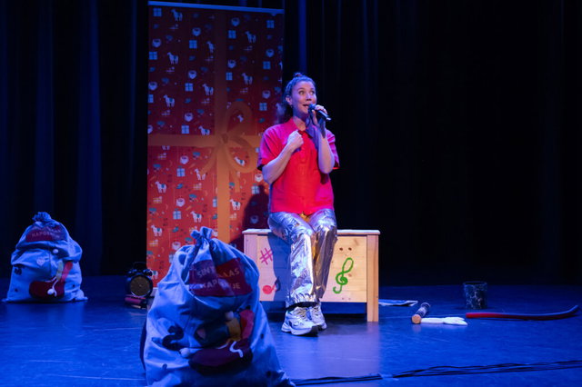 Theatervoorstelling Een kist vol Sintliedjes - Apennoten