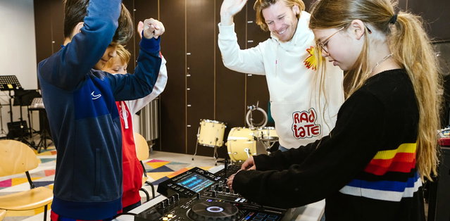Cultuurbarbaren: Spot On DJ!