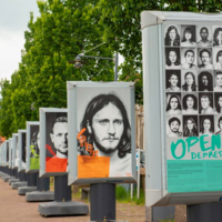 Opening buitententoonstelling 'OPEN over depressiviteit'