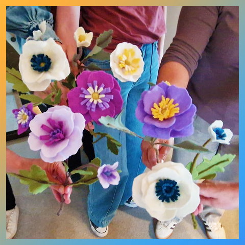 Bloemen van wolvilt maken