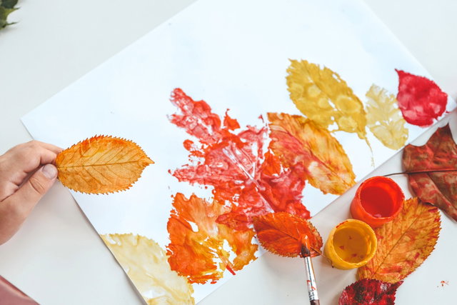 Familieworkshop: Maak je eigen herfstblad afdruk