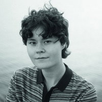 Queer Booktok Club leest: In het diepe duister van Siep Hendriks (met auteursbezoek!)