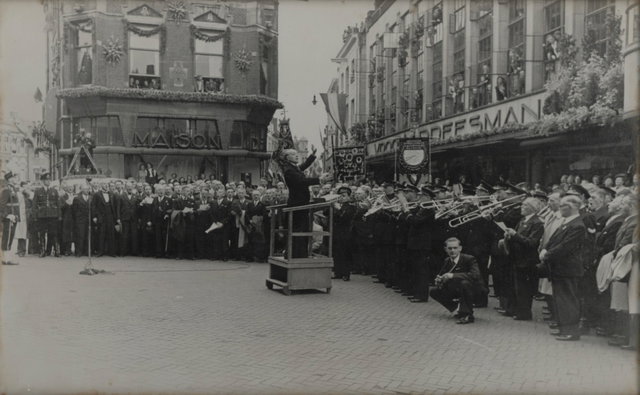 Historisch Café: ‘Een eeuw strijdliederen in Nederland: van arbeidsrecht naar antiracisme’