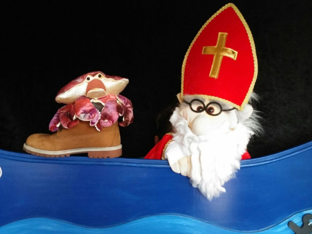 Voorstelling Sint en Piet en de pakjes uit zee