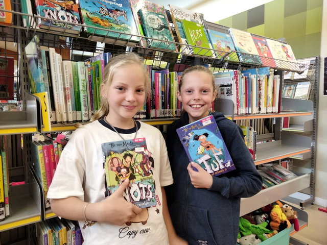 Isa en Denthe lezen voor bij Facet