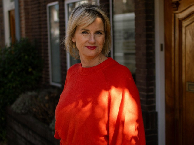 'Dat zou mijn moeder nooit doen' | In gesprek met schrijver Carine Vaessen