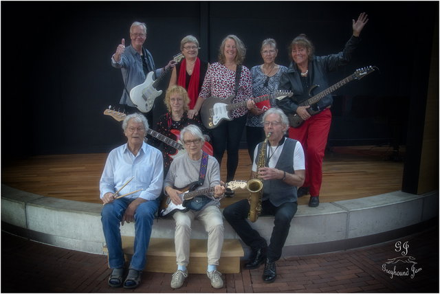 Zondagmiddagpodium met Greyhound Jam