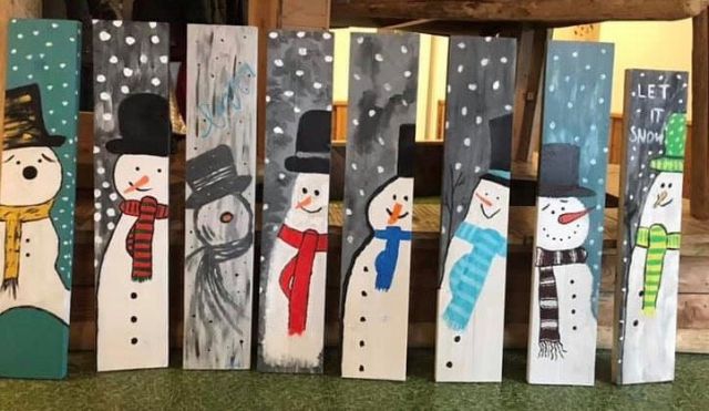 Sneeuwpop schilderen op steigerhout