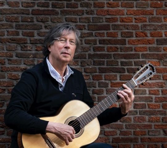 Jan Roobeek zingt chansons van Brassens en Brel tijdens de Kunst10 Daagse