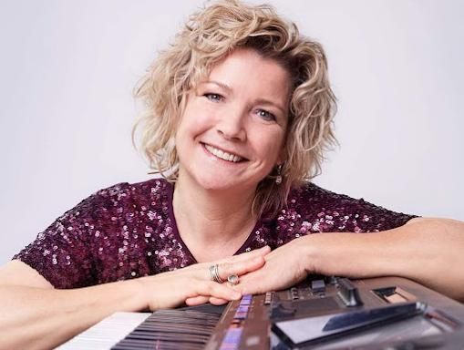 Koffie en meer... met Muzikale Zonnestralen met Jolanda van den Berghe