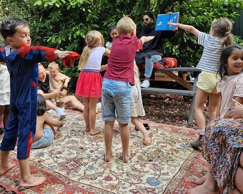 De Voorleesshow - Er zit een alien in je boek | 3-8 jr.