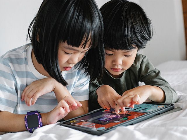 Thuis spelend leren met Taalapps op een tablet