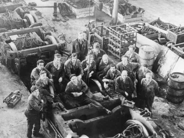 Reis terug in de tijd: op de foto met de LocHal van vroeger