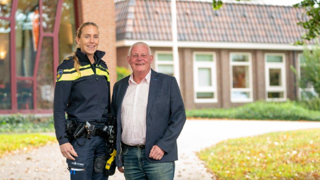 Spreekuur wijkagent Sandra van Dalfsen en de wijkbeheerder Rob Feijen