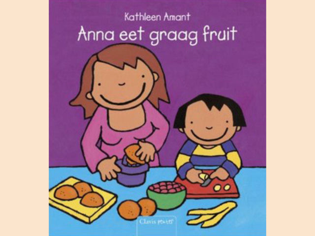 Anna eet graag fruit