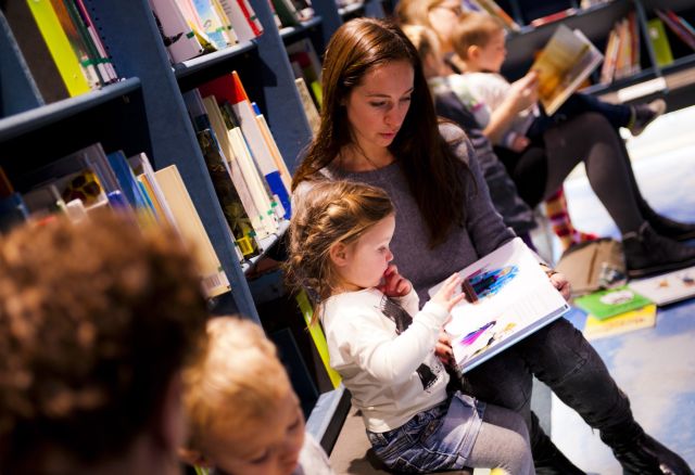 Voorlezen en speurtocht voor ouders en kinderen tot 4 jaar in de Week van Lezen en Schrijven