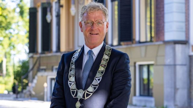 Koffie met ...burgemeester Oebele Brouwer | Surhuisterveen