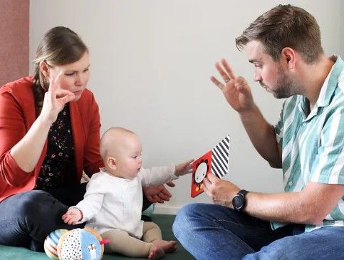 Voorleestijd in de Kinderboerderij baby- en kindgebaren