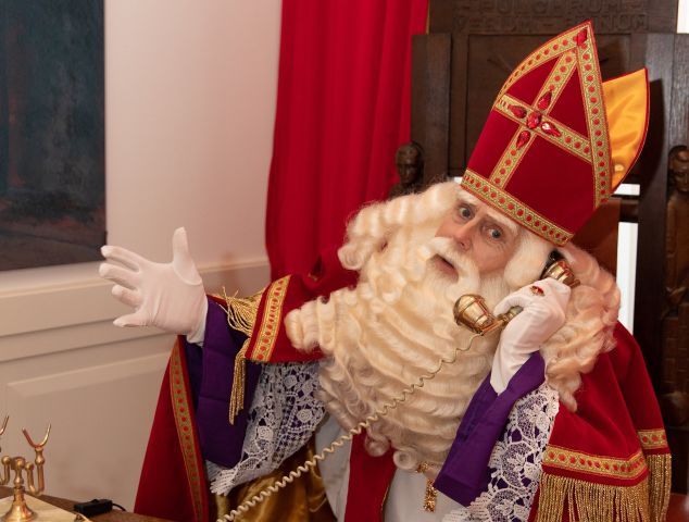 Sinterklaas leest voor!