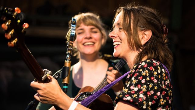 Folkconcert The Lasses: Boeken & Ballades