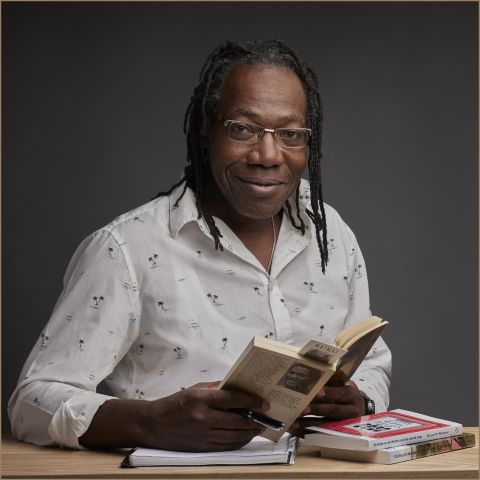 Buku nanga kuku (Boek met koek) met William Mettendaf