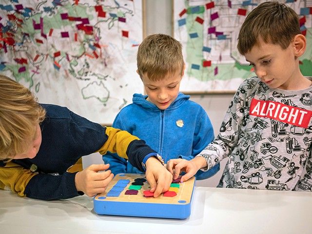 Digiplay: word een echte programmeur en help onze robotvrienden!