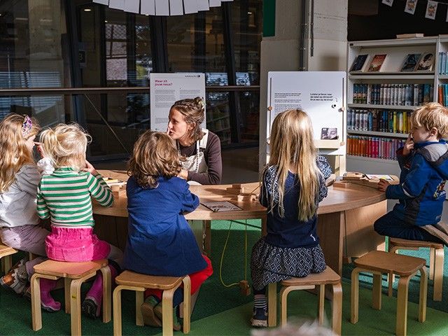 De Inclusieve leestafel van kunstenaar Lotte Meeuwissen