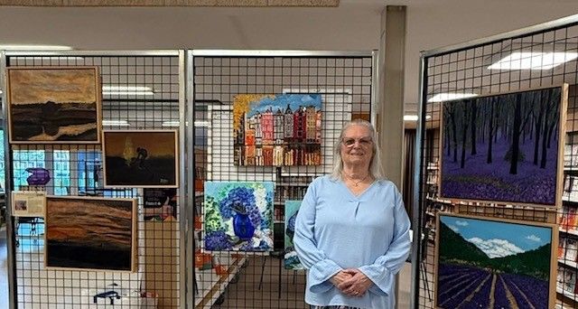 Expositie Hillie Ebelties – Kleurrijk en veelzijdig werk
