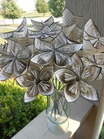 Bloemenkunst maken met oude boeken