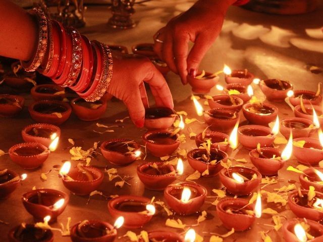 Rondetafelgesprek Diwali: Samen in het Licht – Laat het Verder Schijnen