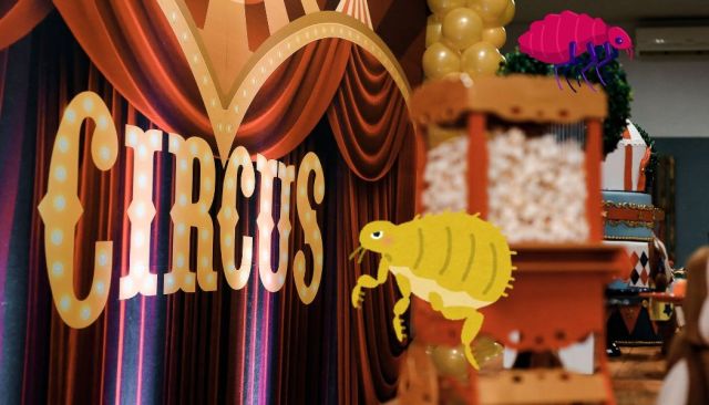 Vlooiencircus tijdens Kids 'n Billies 2025
