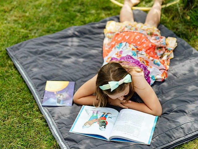 De TaalTour-bakfiets rolt je wijk in – met zomerse taalspelletjes, boeken en heel veel plezier!