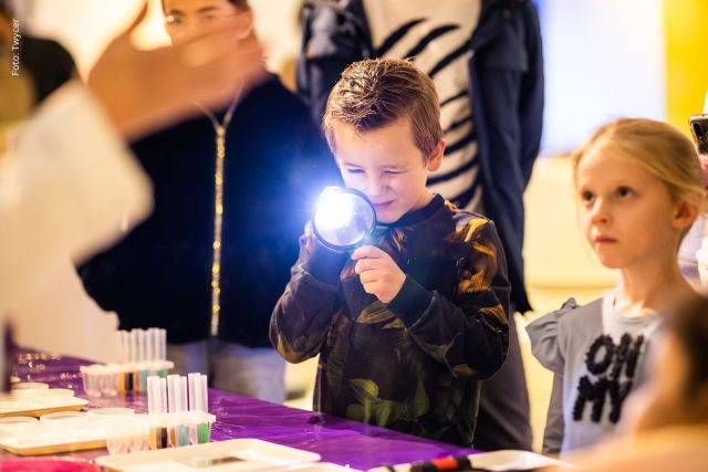 Hoe dan?! | Activiteiten voor nieuwsgierige kinderen en hun (groot)ouders (7+)  2025-2026 09-02-2026 15:30