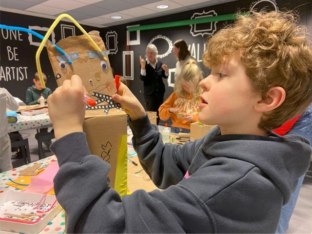 Hoe dan?! | Activiteiten voor nieuwsgierige kinderen en hun (groot)ouders (7+)  2025-2026