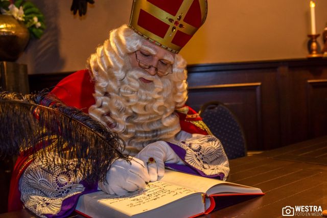 Sinterklaas komt voorlezen | Surhuisterveen