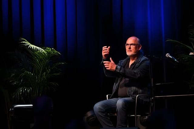 Tussenpersonen — een one-man theatershow over dementie door Herman Kruize