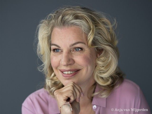 Literair op Voorne-Putten: Annejet van der Zijl