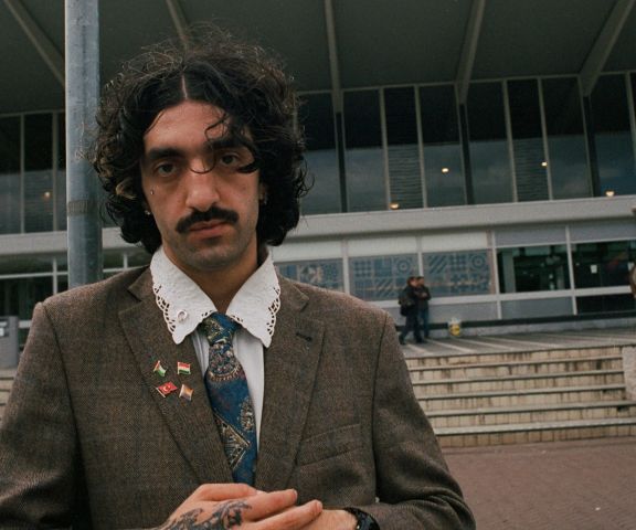 Stadsdichter Emirhan X op Zomerparkfeest