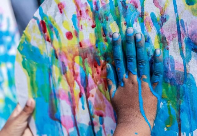 Vrije expressie met potloden en verf