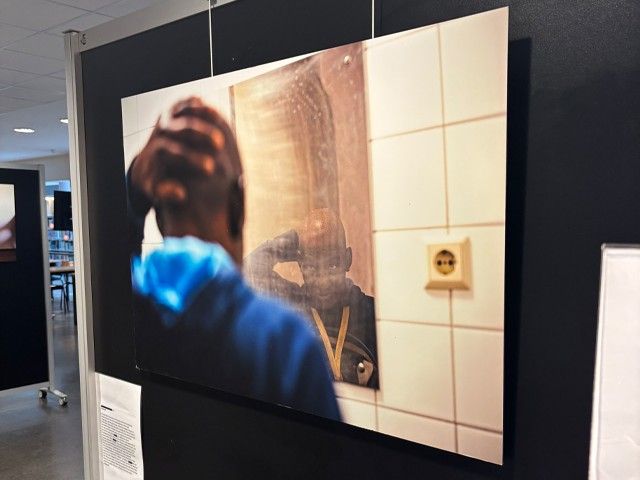 Ongedocumenteerd en op leeftijd: gesprek met fotografe Mona van den Berg