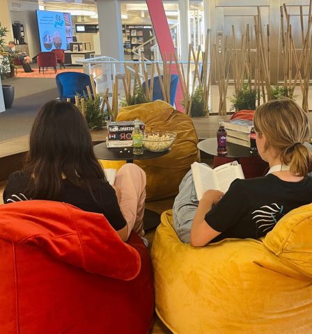 FF Offline: Sip, Read & Chill