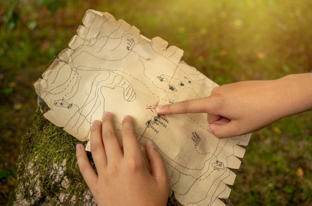 Schatzoeken en schatkaart knutselen (8-12 jaar)