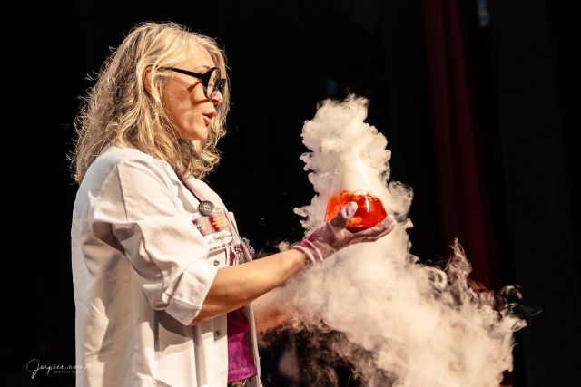 Workshop van Mad Science: Droog IJstijd