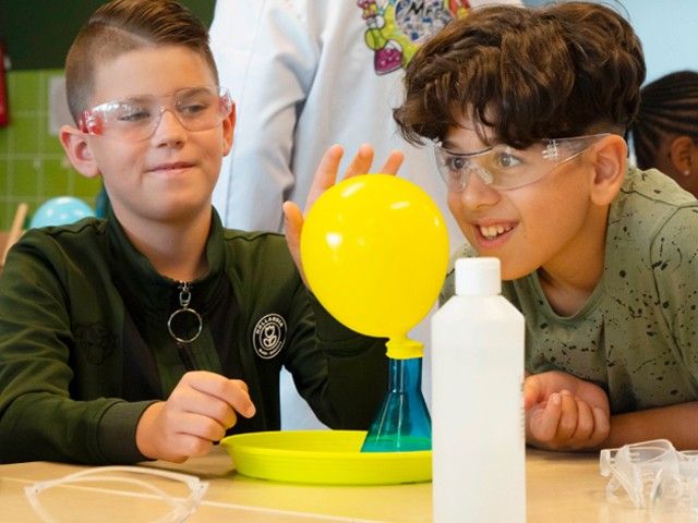 Knappe koppen: Chemische reacties door Mad Science