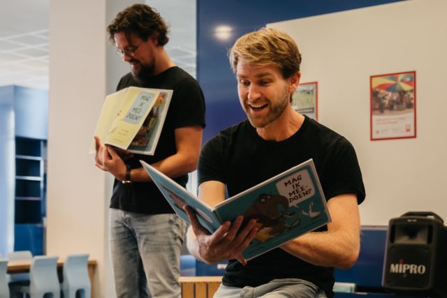 Sjors en Ruud spelen een prentenboek