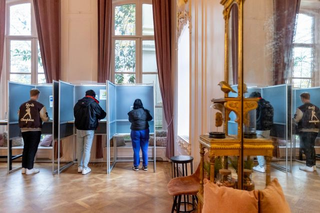 In aanloop naar de Tweede Kamerverkiezingen: Tussen Debat en Dialoog