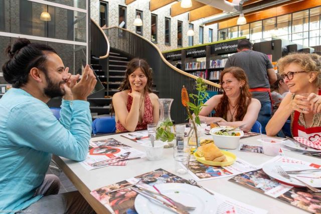 Resto van Harte met Loesje van de posters