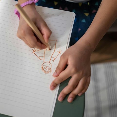 Samen een lange tekening maken